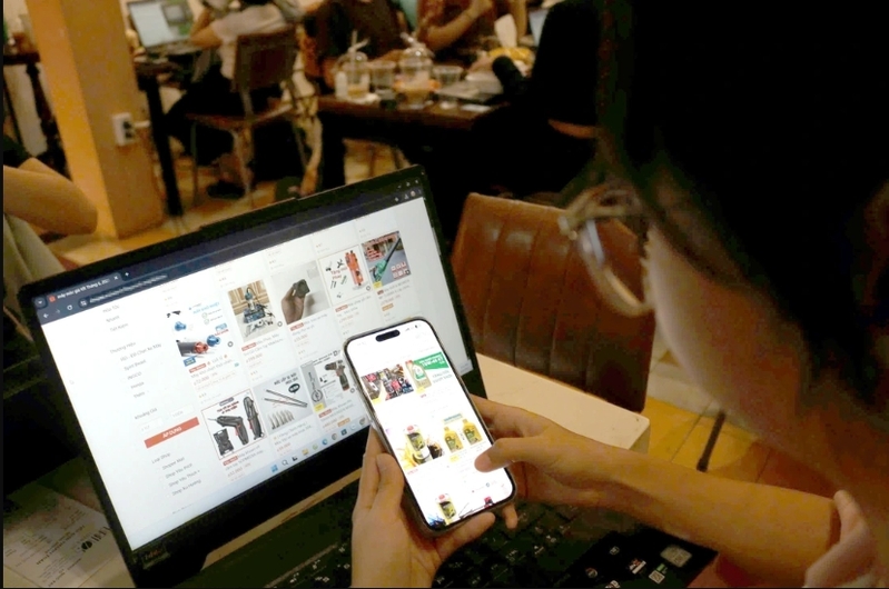 Kiểm tra shop, sản phẩm, giá, chính sách và tình trạng hàng khi nhận giúp người mua hạn chế rủi ro. 