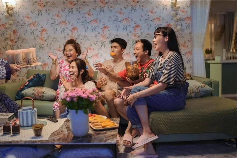 Bộ tứ báo thủ là đại diện phim Tết nổi bật, kết hợp yếu tố hài, tình cảm và giải trí đại chúng.