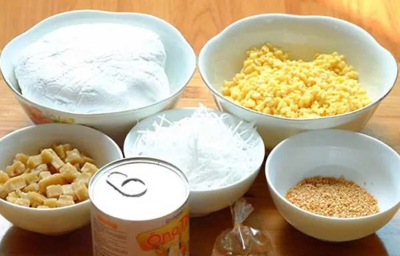 Nguyên liệu tươi ngon là bước đầu quan trọng để món chè trôi nước có vỏ dẻo, nhân bùi và nước đường thơm ấm.