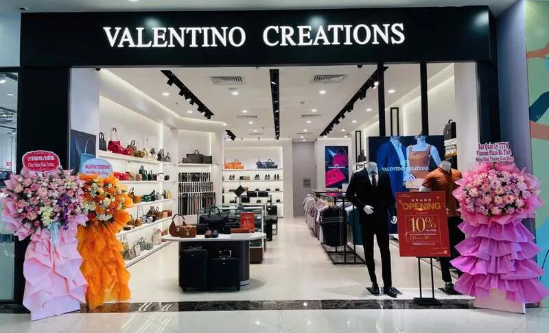 Người mua nên ưu tiên website chính thức, boutique hoặc nhà bán lẻ uy tín để đảm bảo nguồn gốc túi Valentino.