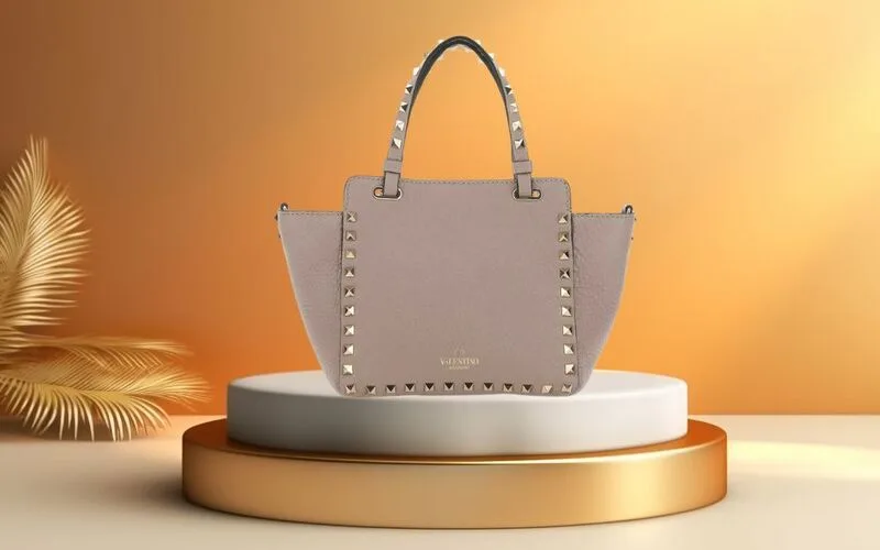 Túi Valentino chính hãng được yêu thích nhờ thiết kế sang trọng, chất liệu cao cấp và dấu ấn thương hiệu đặc trưng.